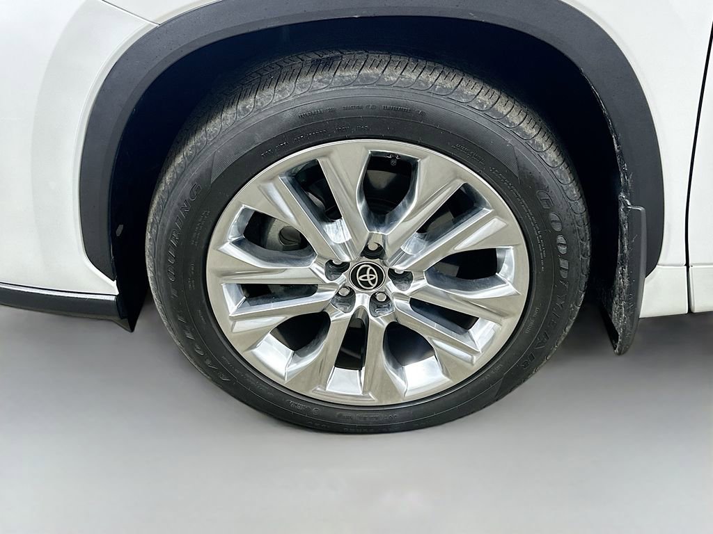 Used 2024 Toyota Highlander Limited image 8