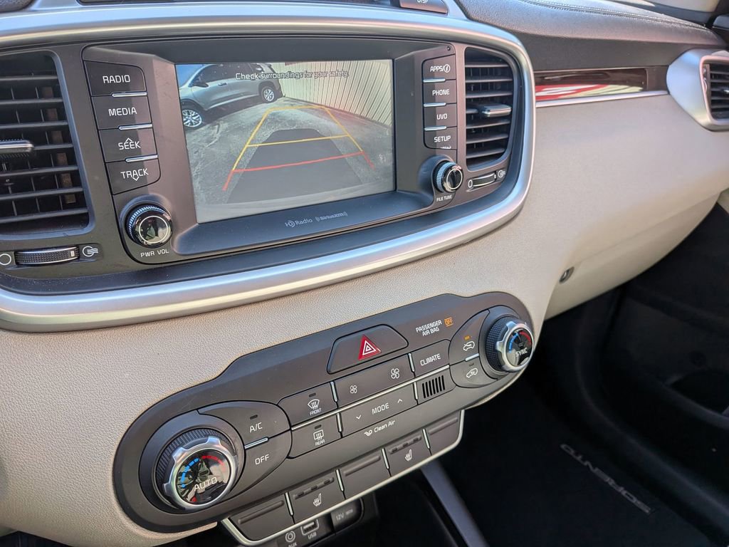 Used 2018 Kia Sorento LX image 19