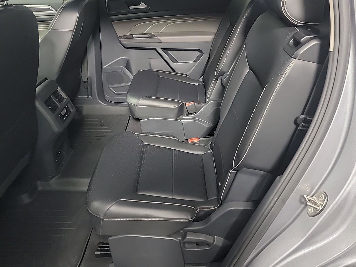 Used 2022 Volkswagen Atlas SEL R-Line image 17