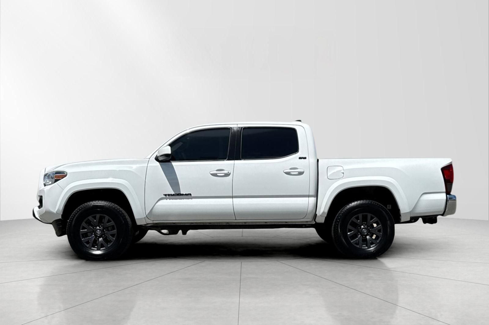 Used 2023 Toyota Tacoma SR5 w/ Black Out Package (TMS) AWD/4WD image 8
