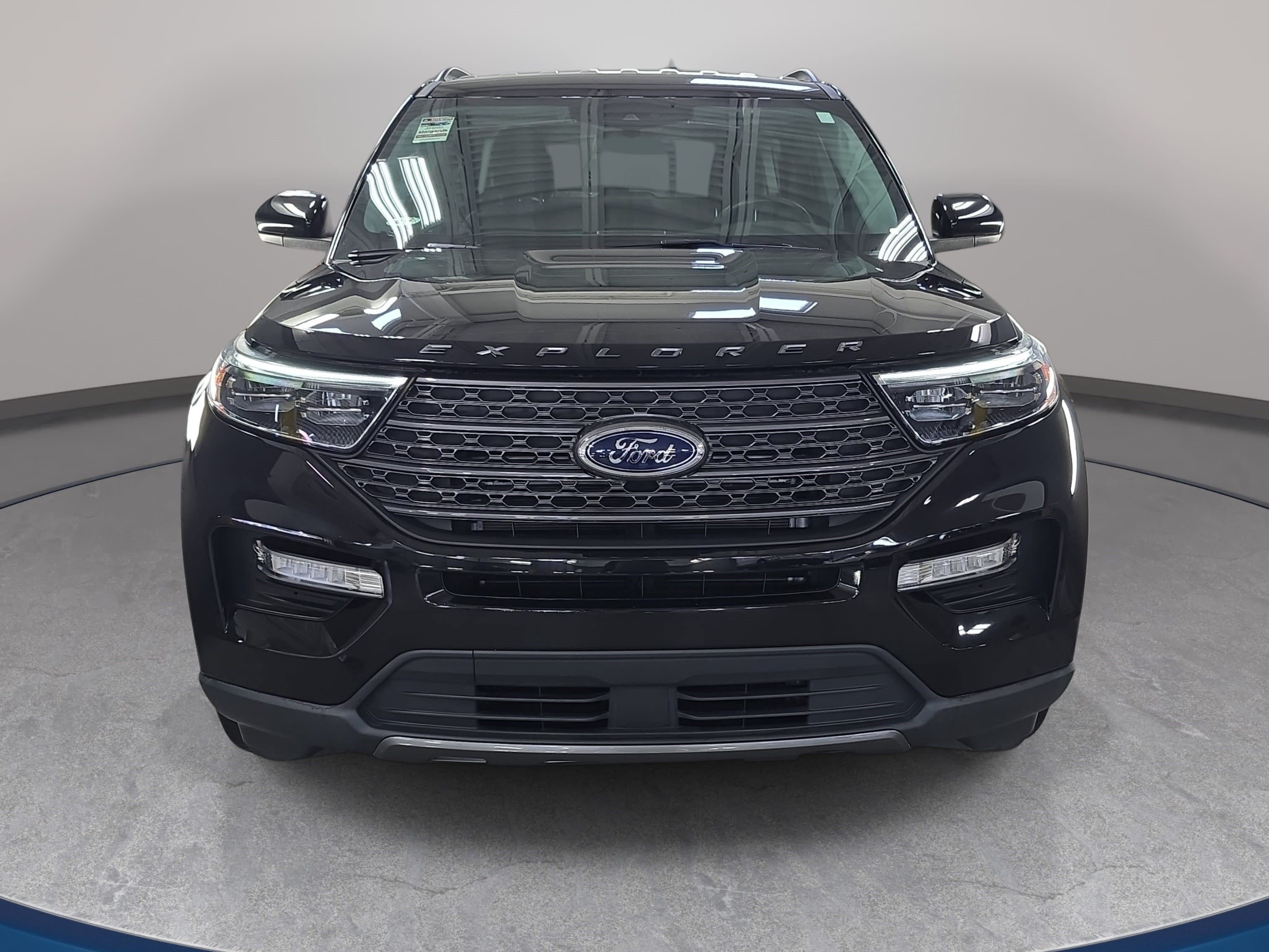 Used 2023 Ford Explorer XLT w/ Equipment Group 202A RWD image 2