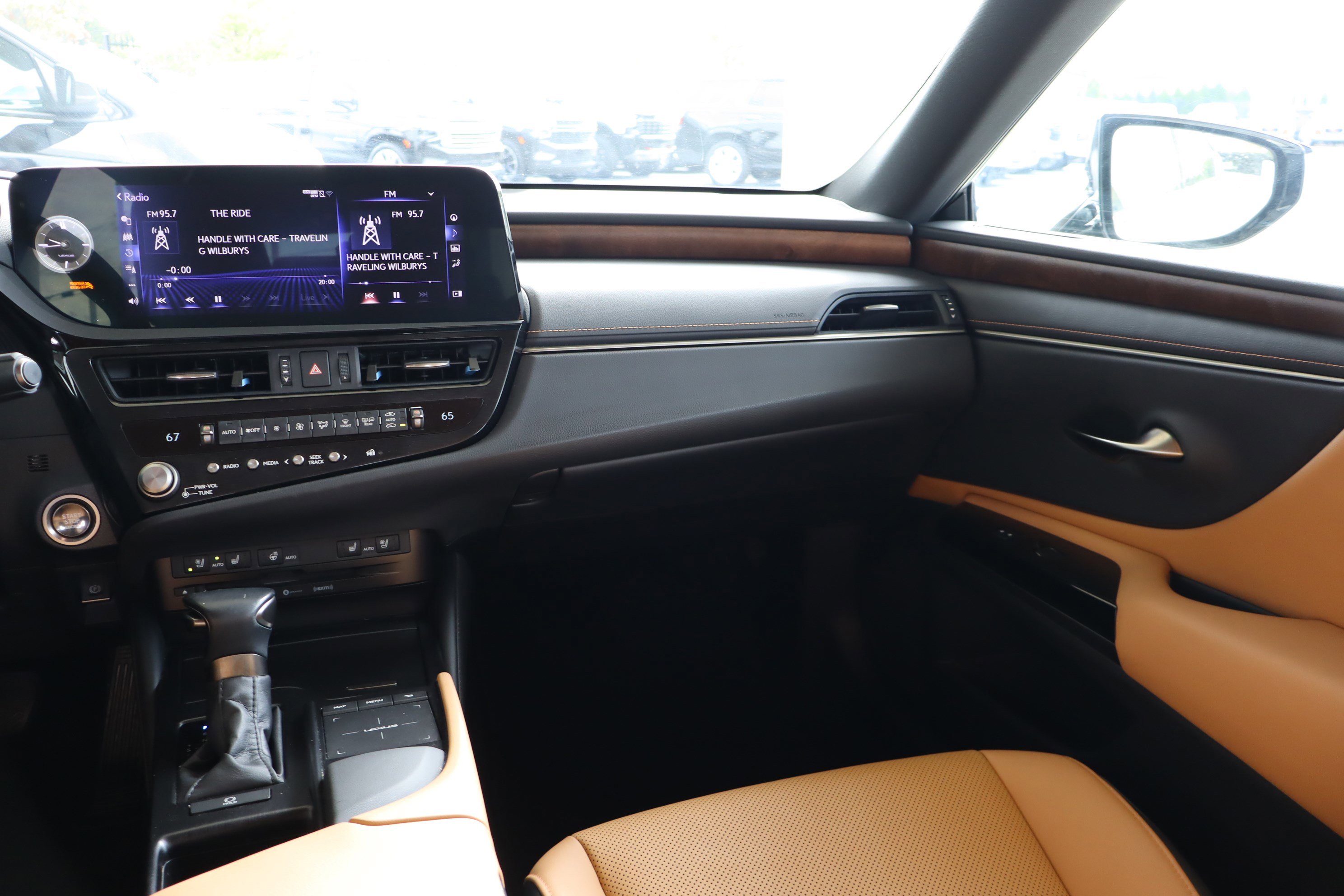 Used 2022 Lexus ES 350 w/ Premium Package image 11