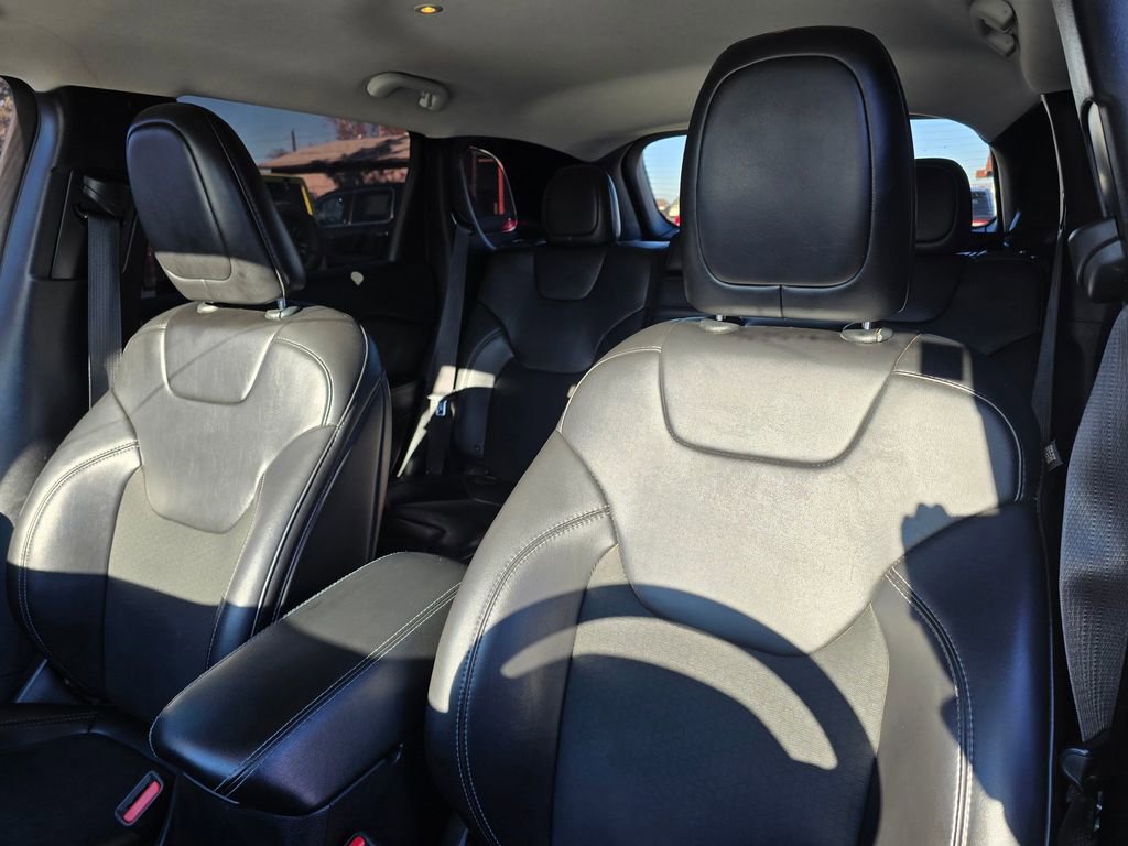 Used 2019 Jeep Cherokee Latitude Plus image 25