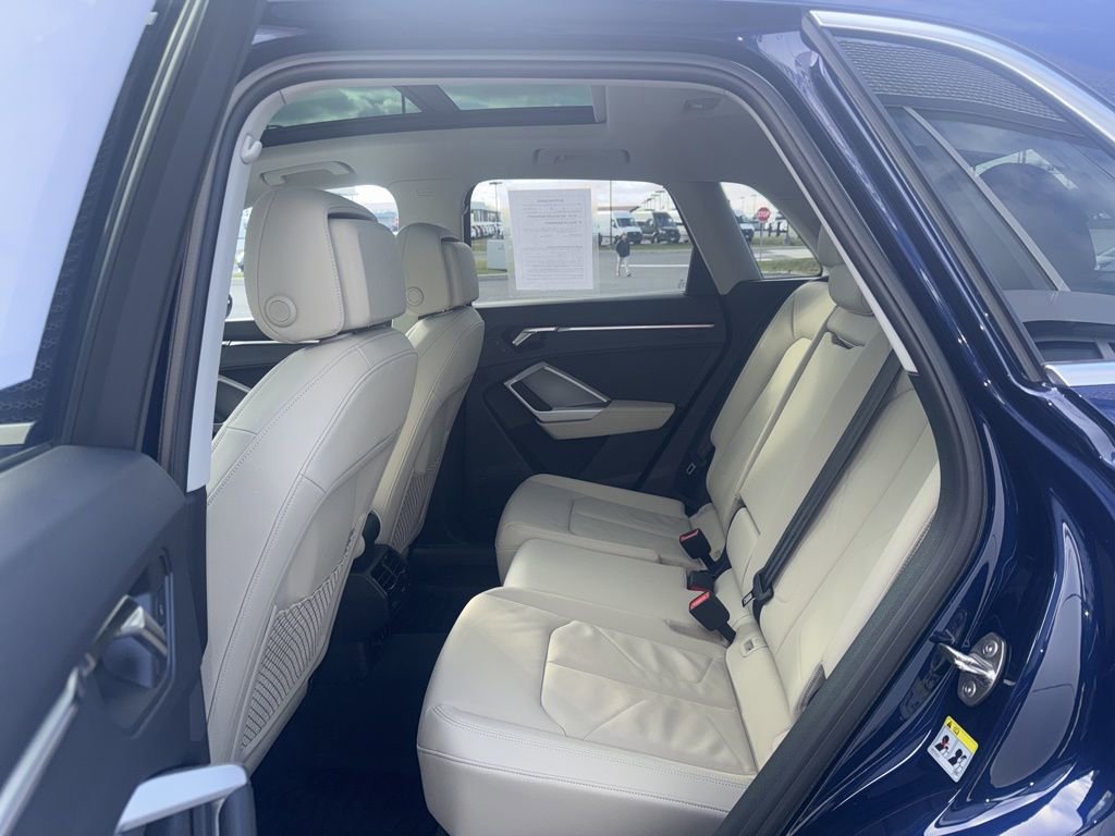 Certified 2025 Audi Q3 2.0T Premium Plus w/ Premium Plus Package AWD/4WD image 17