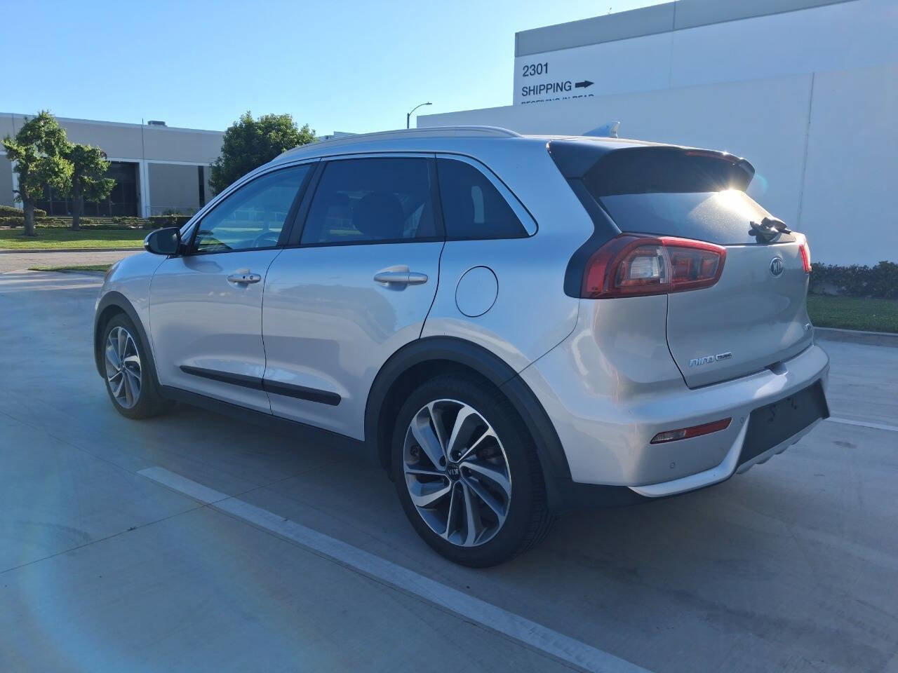 Used 2018 Kia Niro Touring w/ Paint Protection Package image 7