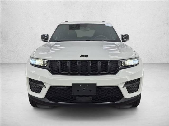 Certified 2025 Jeep Grand Cherokee Altitude AWD/4WD image 2