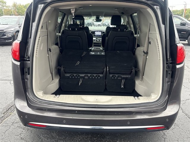 Used 2018 Chrysler Pacifica Touring-L Plus FWD image 25
