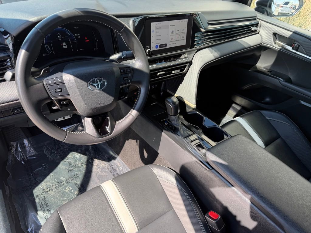 Used 2025 Toyota Camry SE image 12