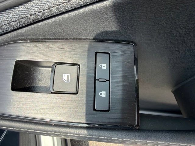 Used 2023 Nissan Rogue SV AWD/4WD image 31