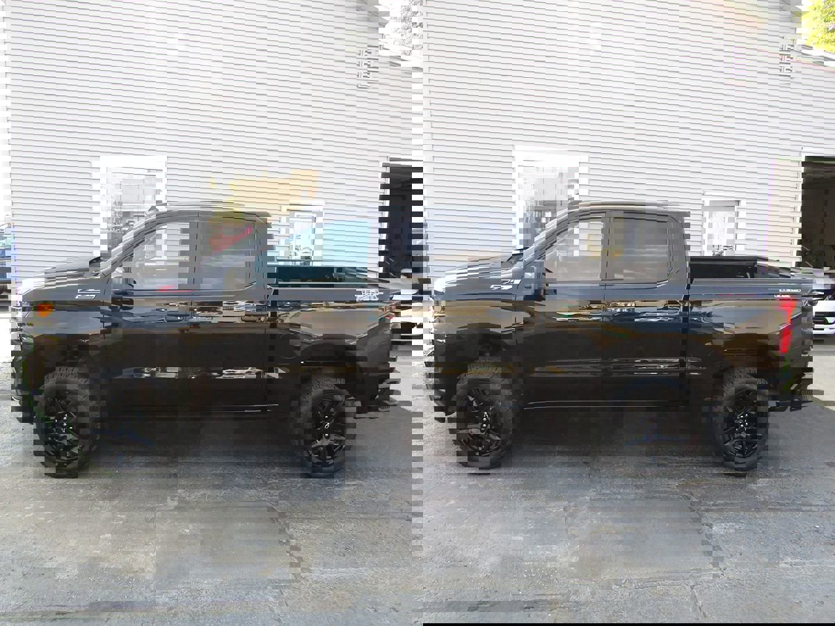 Used 2021 Chevrolet Silverado 1500 Custom Trail Boss w/ Safety Confidence Package image 2