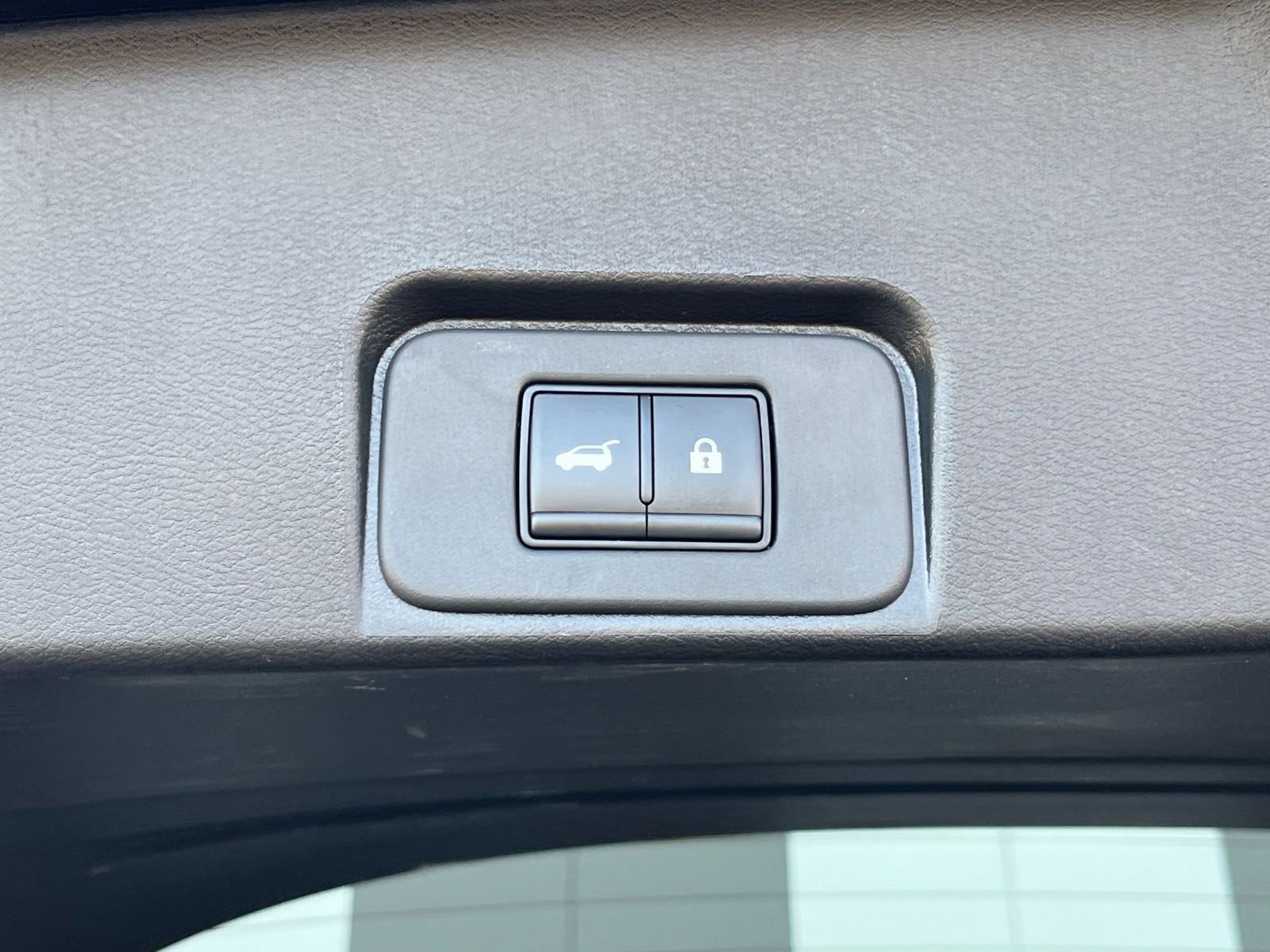 Used 2025 Nissan Rogue SV FWD image 22