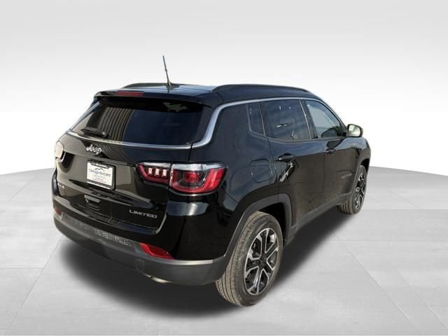 Used 2022 Jeep Compass Limited w/ Sun and Sound Group AWD/4WD image 2