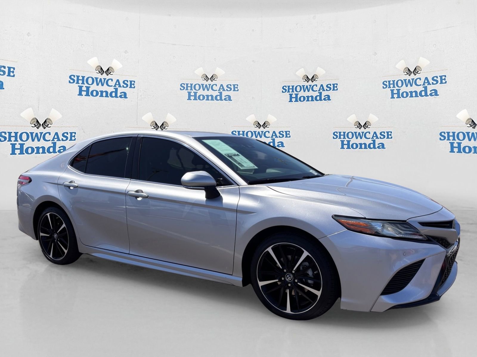 Used 2018 Toyota Camry XSE FWD image 10