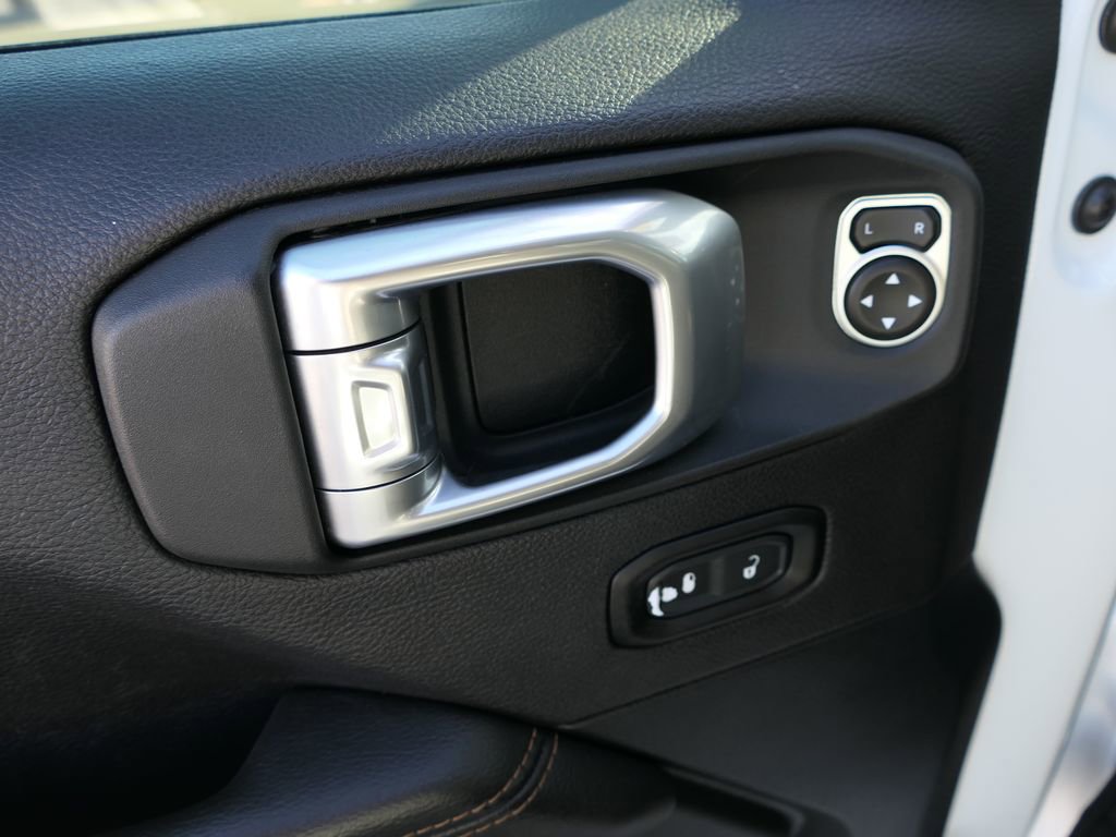 Used 2020 Jeep Wrangler Unlimited Sahara image 12