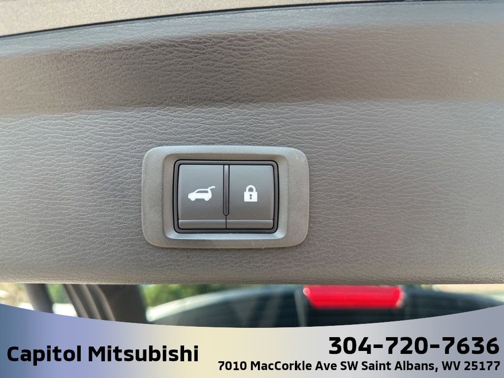 New 2025 Mitsubishi Outlander SEL image 18
