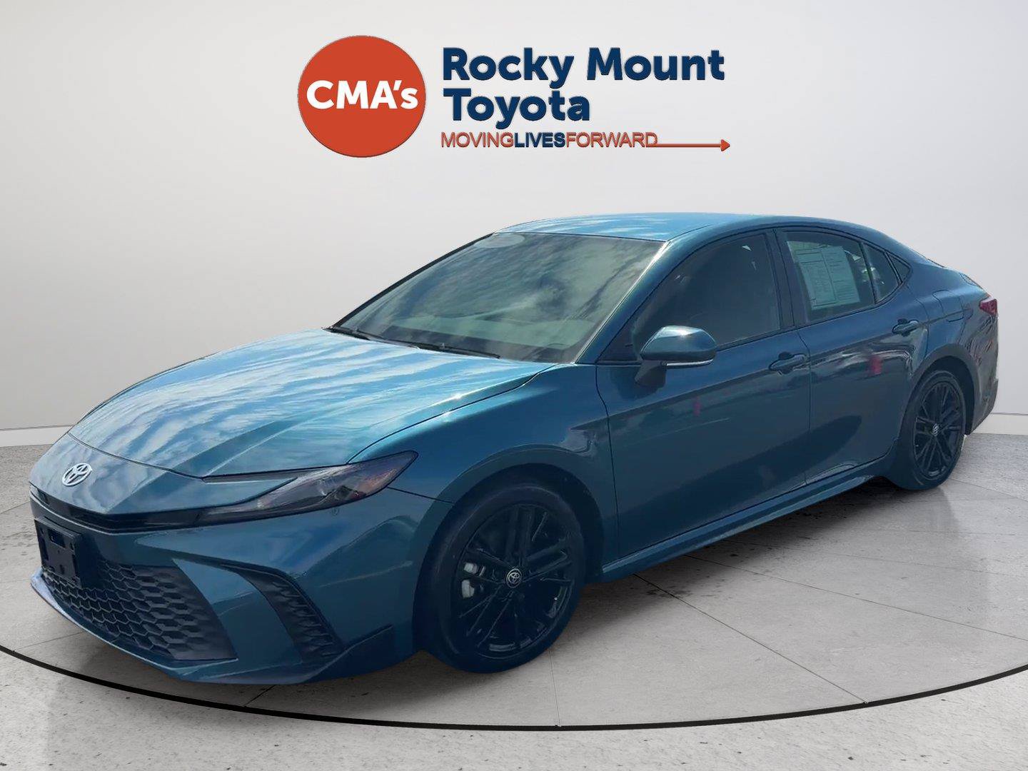 Used 2025 Toyota Camry SE FWD image 1