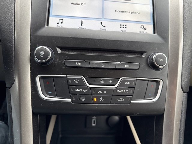 Used 2018 Ford Fusion SE w/ Fusion SE Technology Package image 17