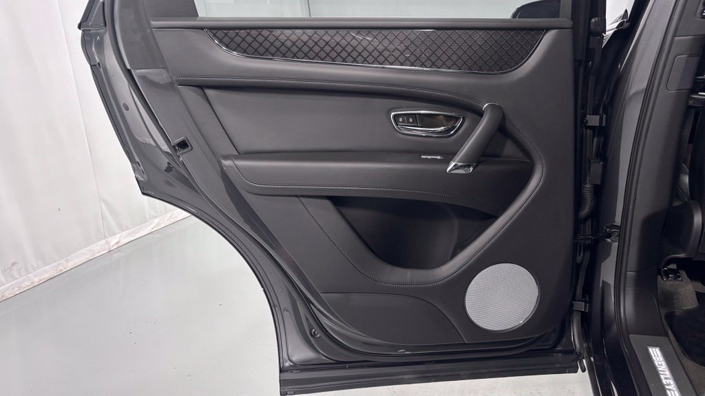Used 2020 Bentley Bentayga AWD/4WD image 27