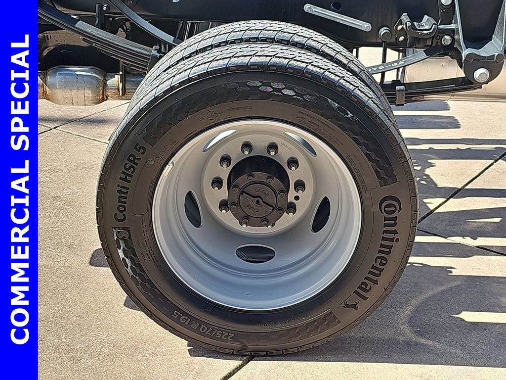 New 2025 Ford F550 4x4 Regular Cab Super Duty image 38