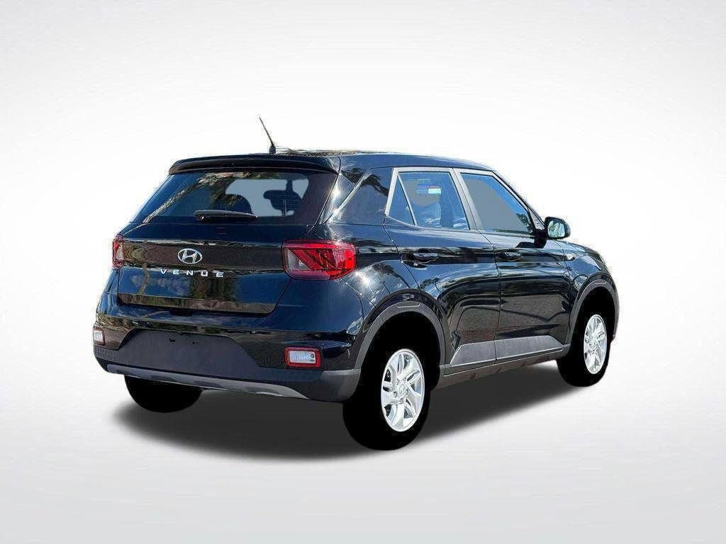 Certified 2026 Hyundai Venue SE FWD image 7