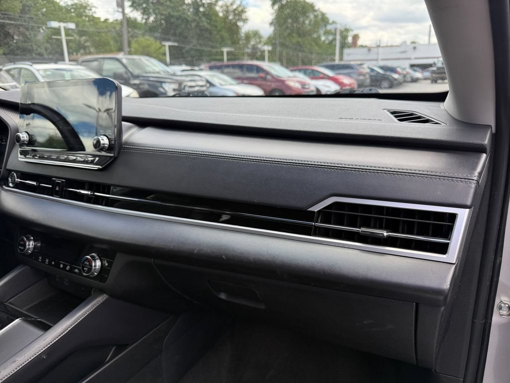 Used 2024 Mitsubishi Outlander SE AWD/4WD image 16