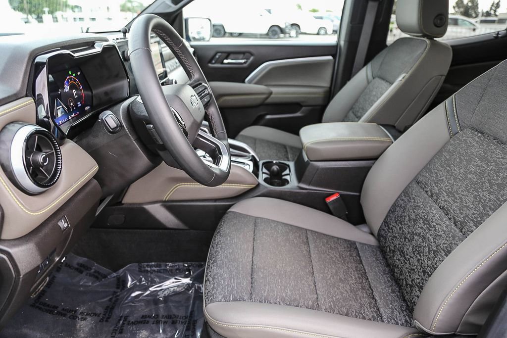 Used 2024 Chevrolet Colorado ZR2 w/ Technology Package image 19