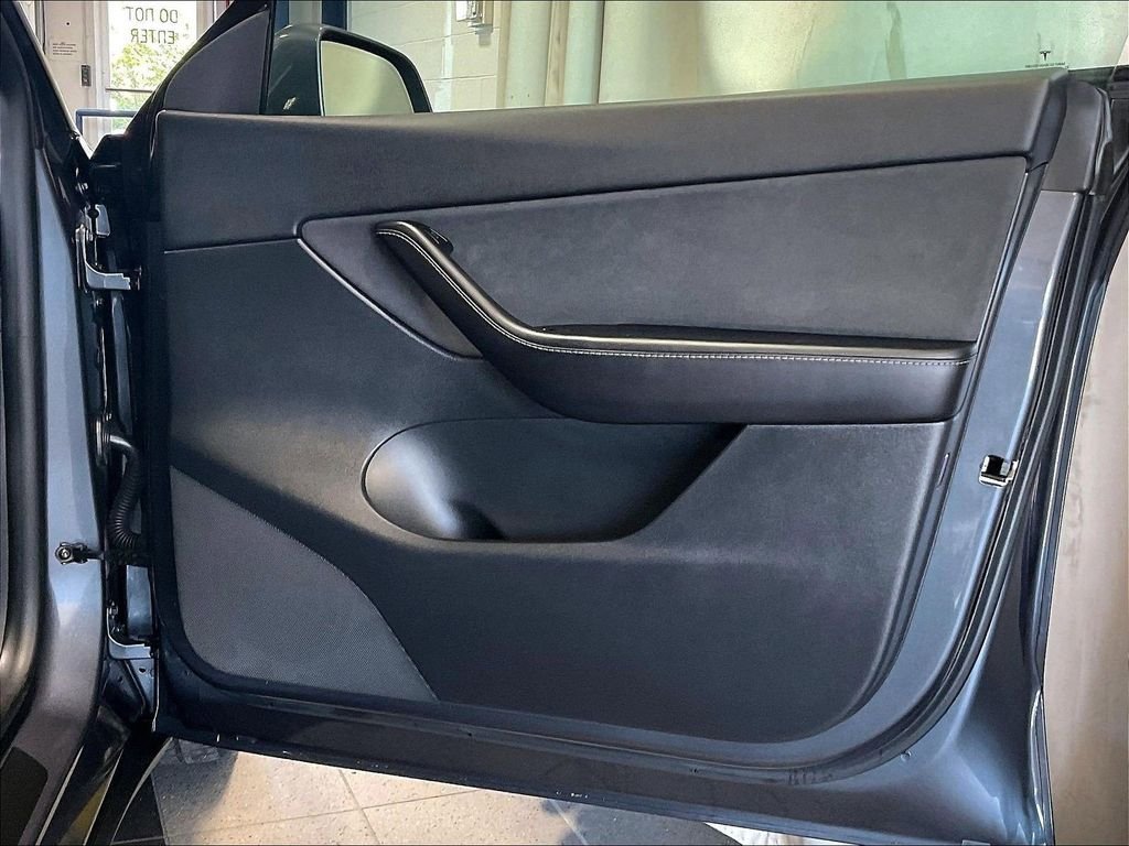 Used 2021 Tesla Model Y Long Range AWD/4WD image 12