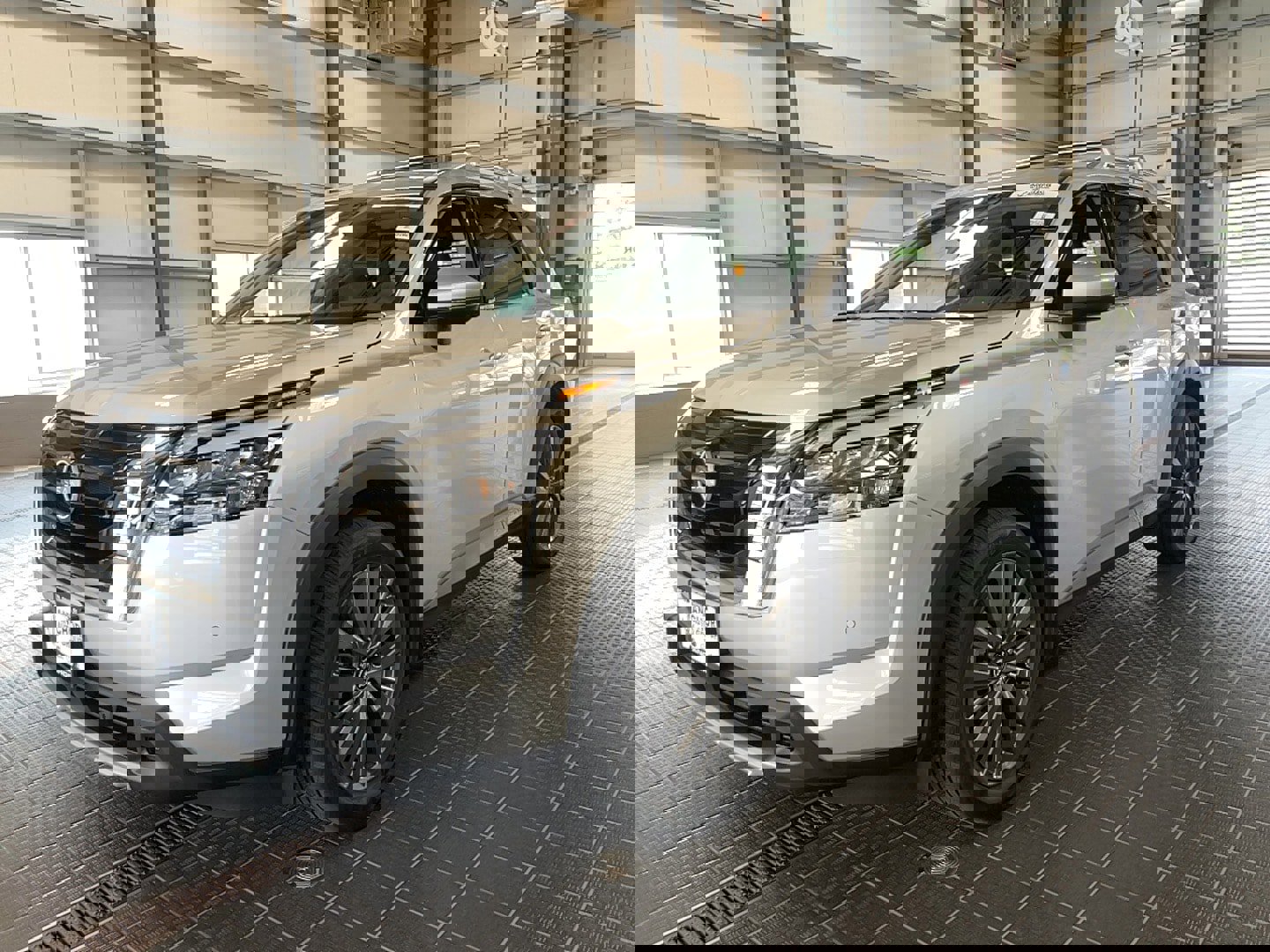 Used 2025 Nissan Pathfinder SL w/ SL Premium Package image 3