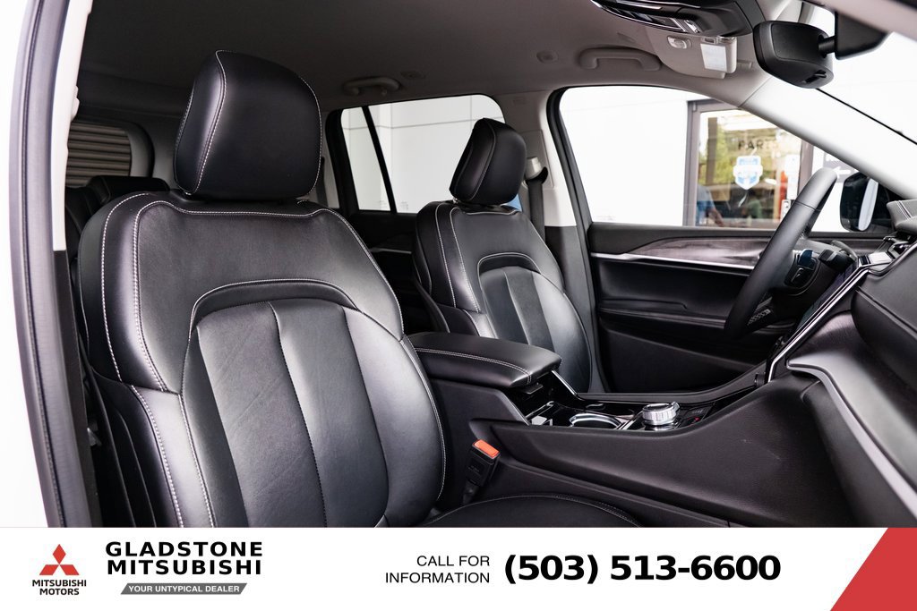 Used 2023 Jeep Grand Cherokee Limited AWD/4WD image 24