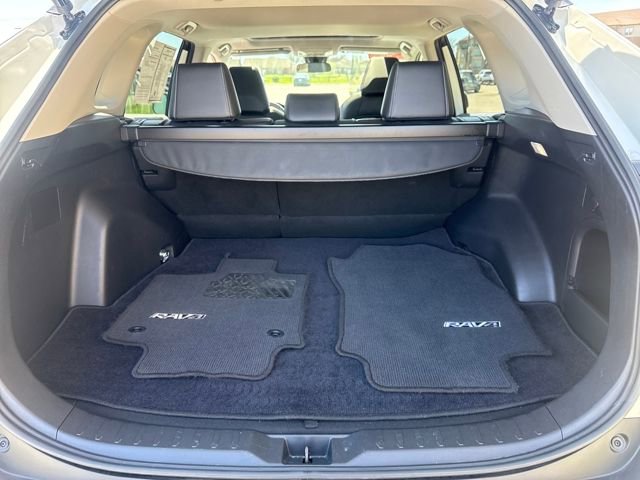 Used 2022 Toyota RAV4 XLE Premium AWD/4WD image 17