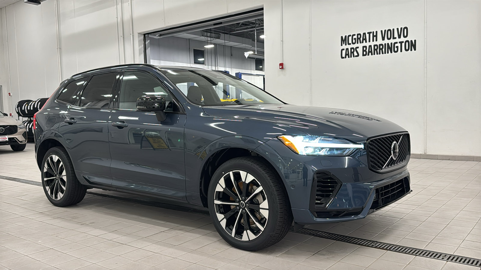 New 2027 Volvo XC60 T8 Plus AWD/4WD image 3