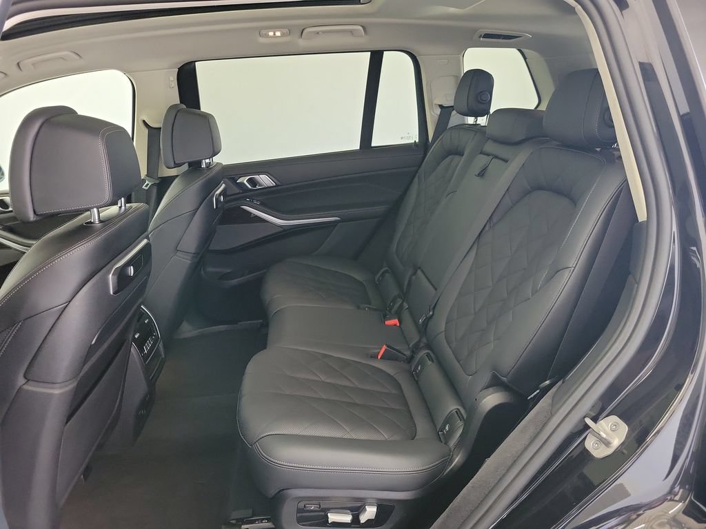 Used 2024 BMW X7 xDrive40i AWD/4WD image 16