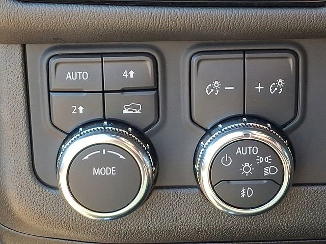 Used 2025 GMC Yukon XL Denali image 26