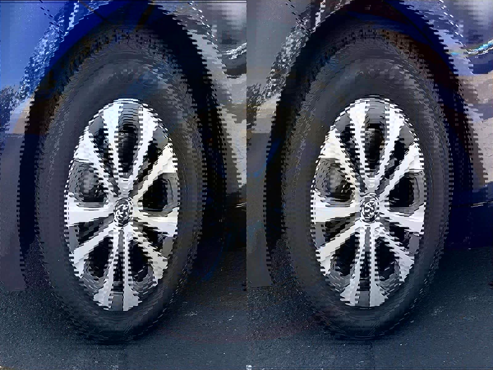 Used 2022 Toyota Corolla LE image 11