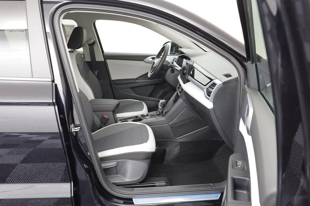 New 2026 Volkswagen Taos SE AWD/4WD image 20