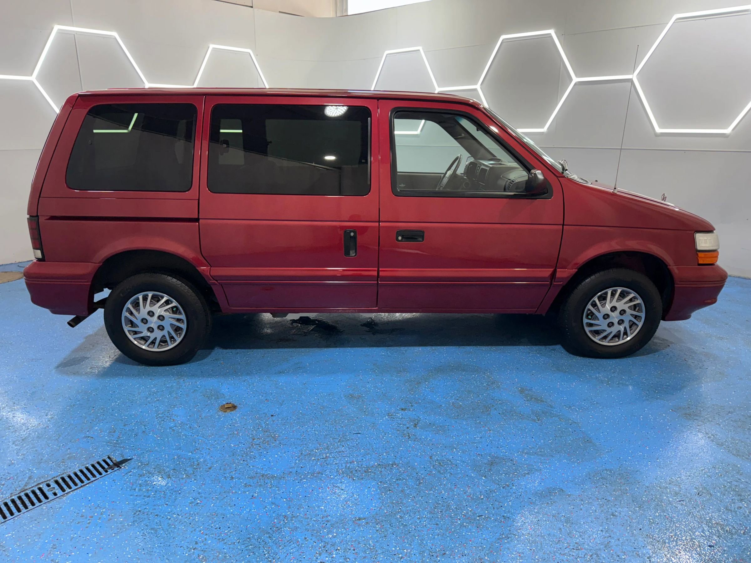 Used 1995 Dodge Caravan Minivan image 52