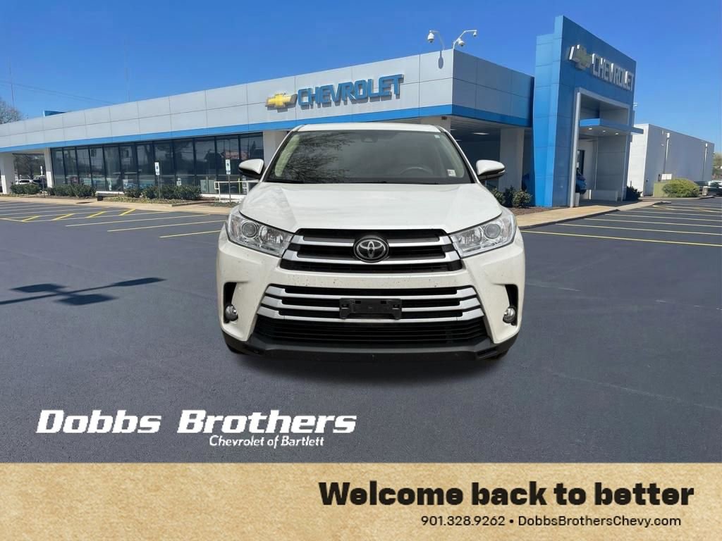Used 2017 Toyota Highlander Plus image 2