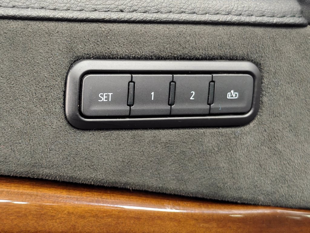 Used 2019 Cadillac Escalade Luxury AWD/4WD image 60