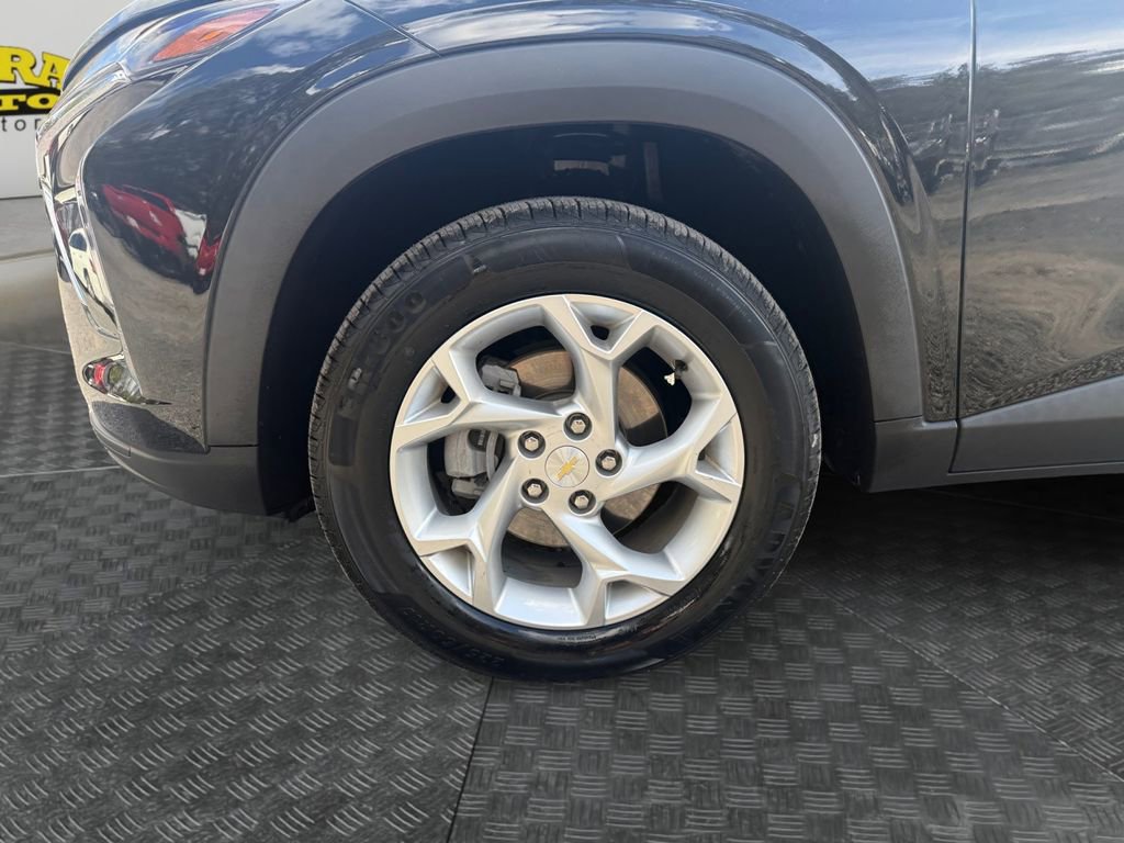 Used 2024 Chevrolet Trax LS w/ LS Convenience Package image 14