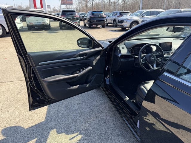 Used 2024 Nissan Altima 2.5 SR FWD image 12