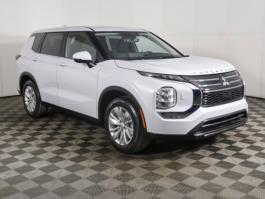 New 2026 Mitsubishi Outlander ES image 2