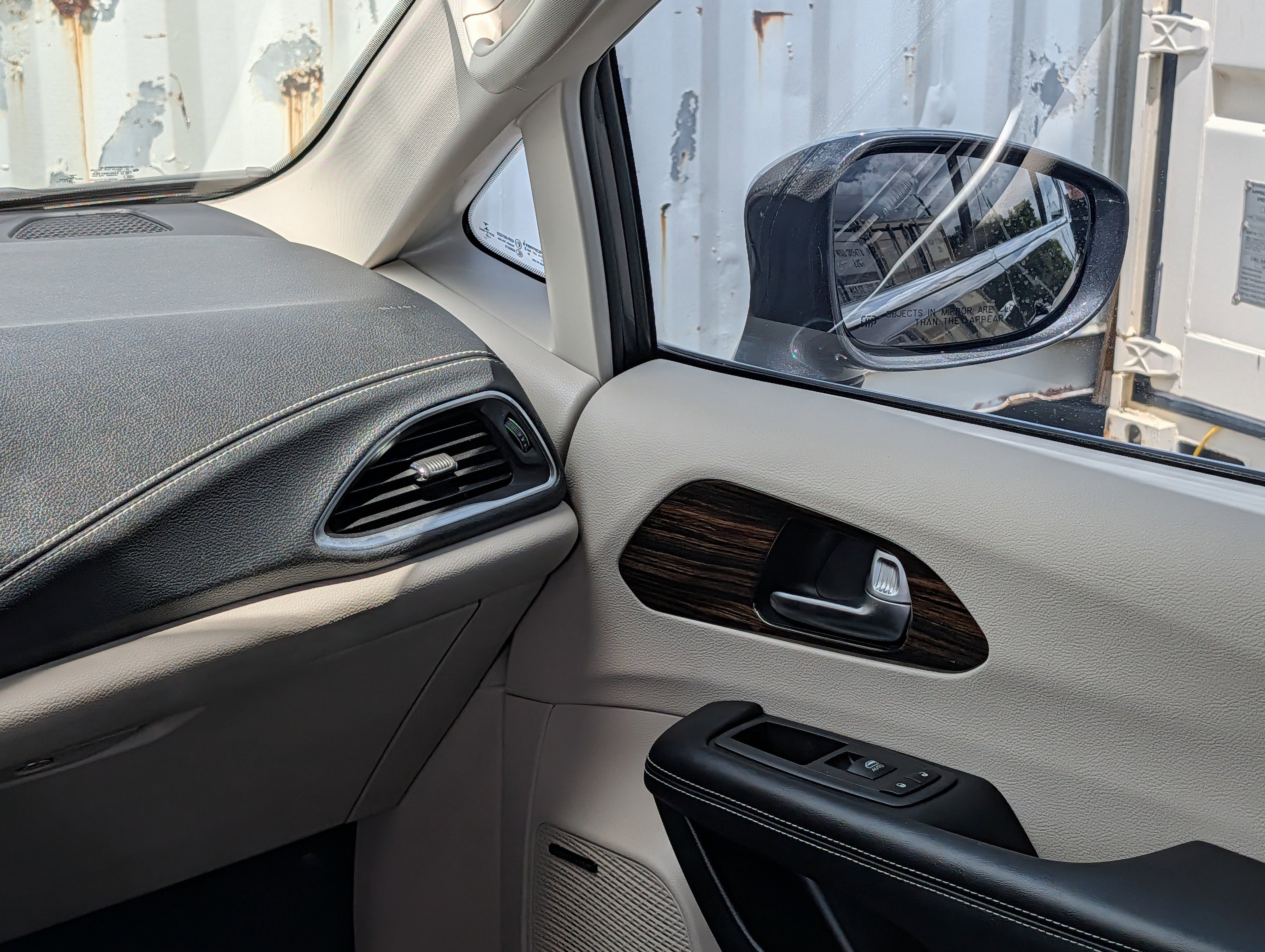 Used 2022 Chrysler Pacifica Limited FWD image 19