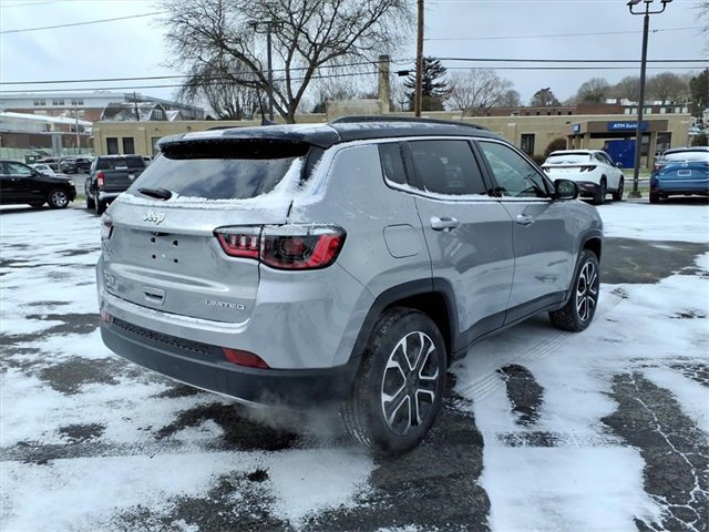 Used 2023 Jeep Compass Limited image 5