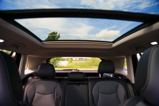 Used 2025 Volkswagen Tiguan SE w/ Panoramic Sunroof Package image 40