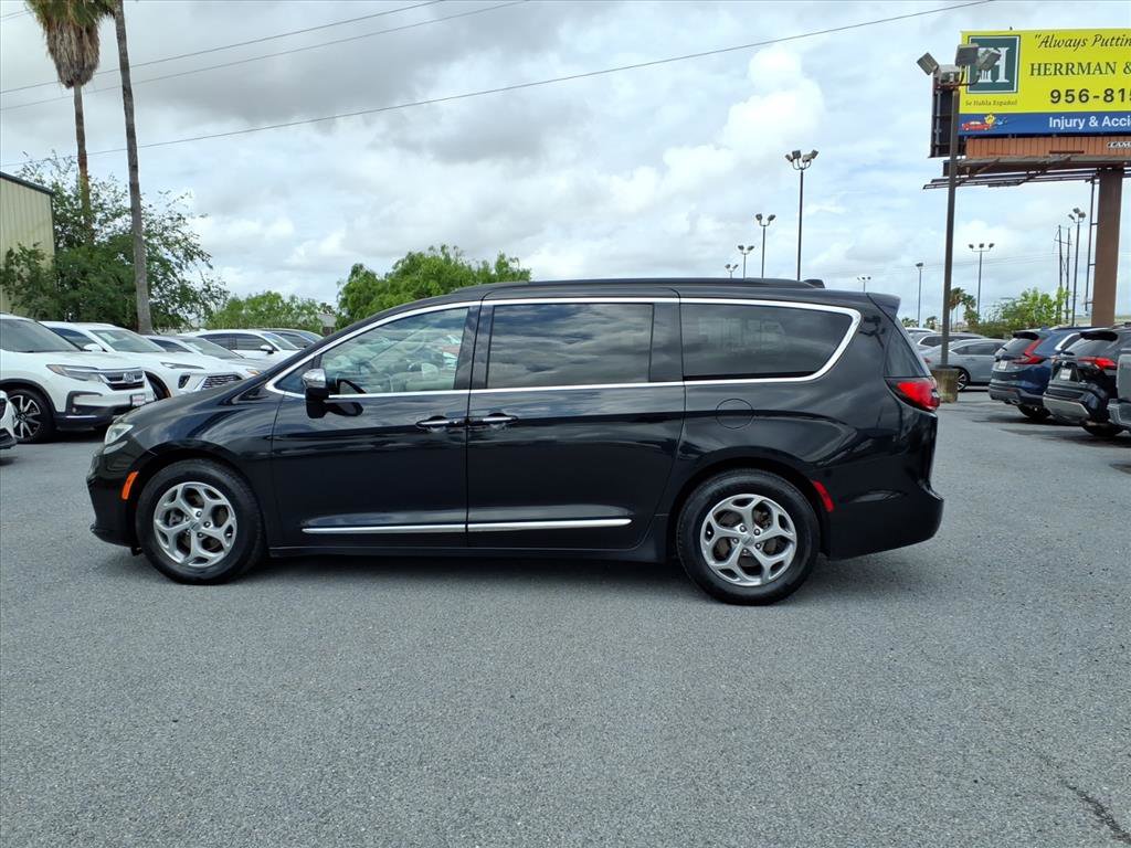 Used 2023 Chrysler Pacifica Limited image 5