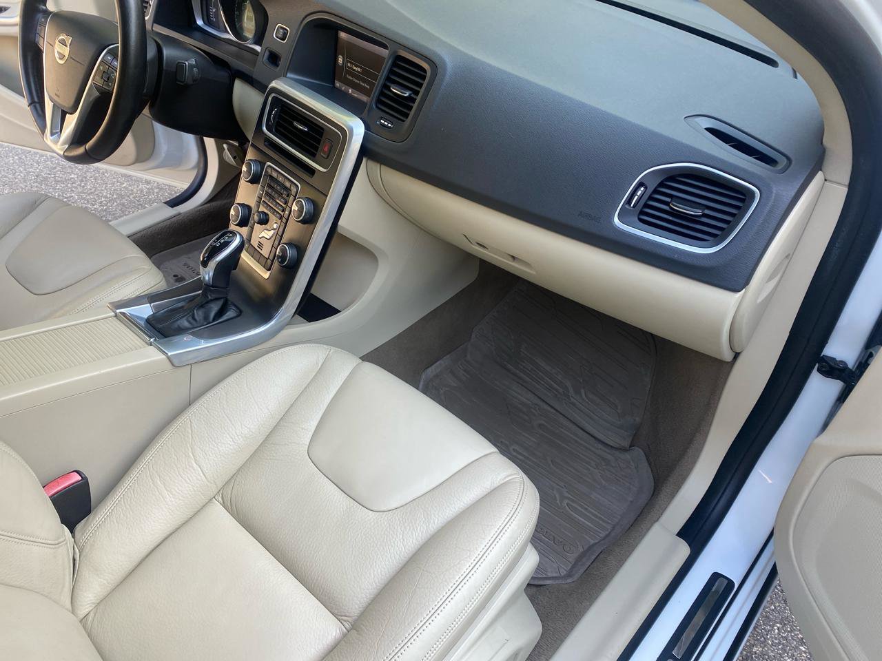 Used 2014 Volvo S60 T5 image 25