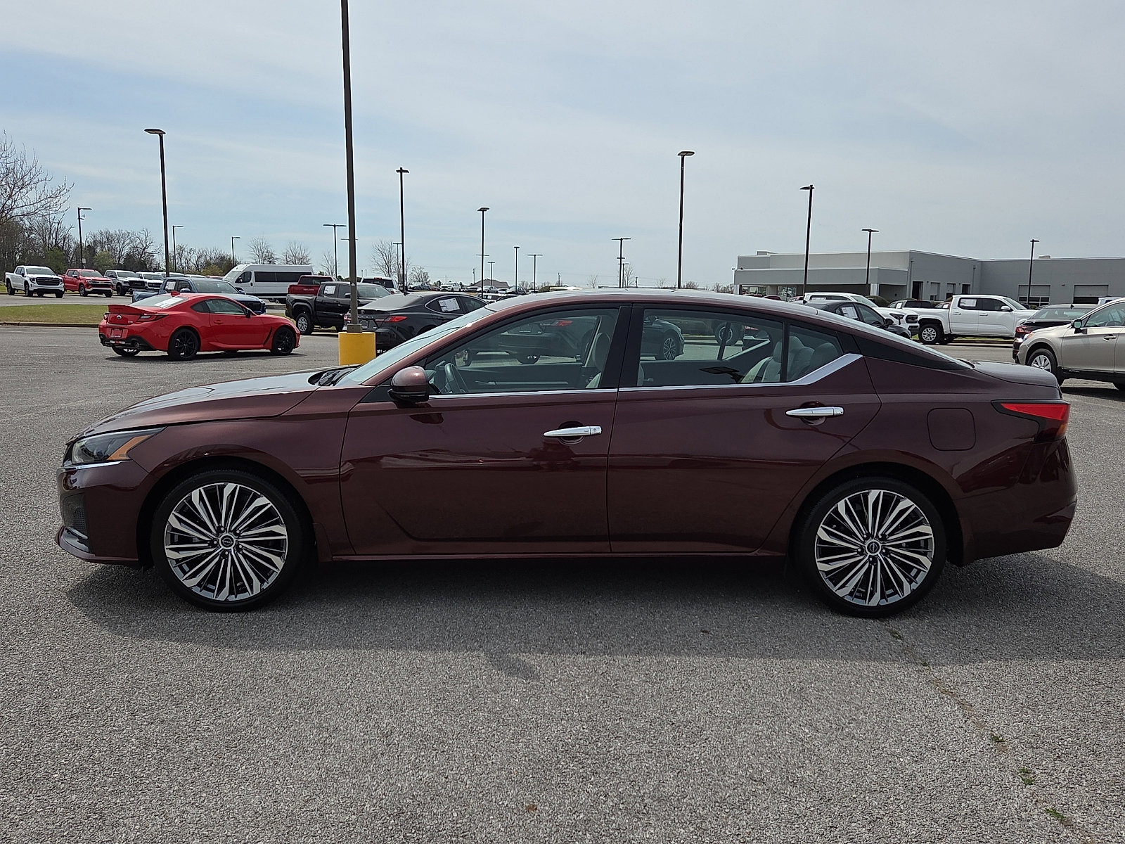 Used 2023 Nissan Altima 2.5 SL image 3