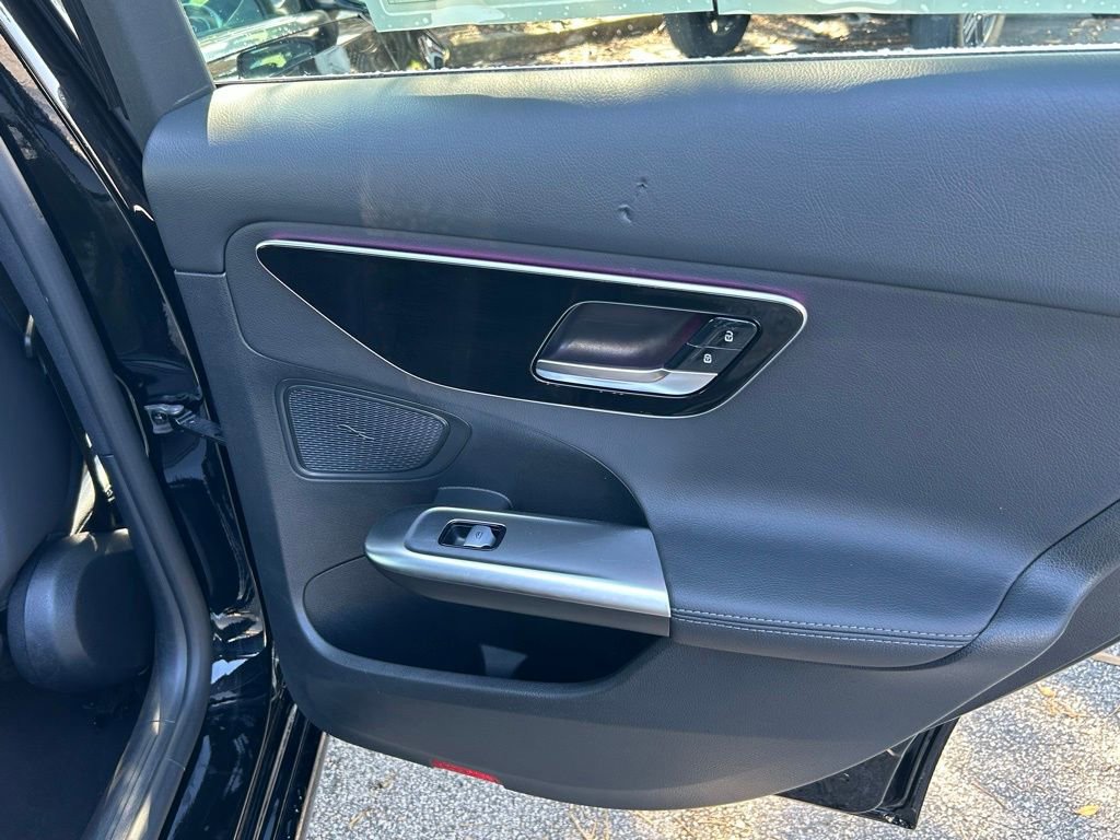 Used 2025 Mercedes-Benz C 300 4MATIC Sedan image 34