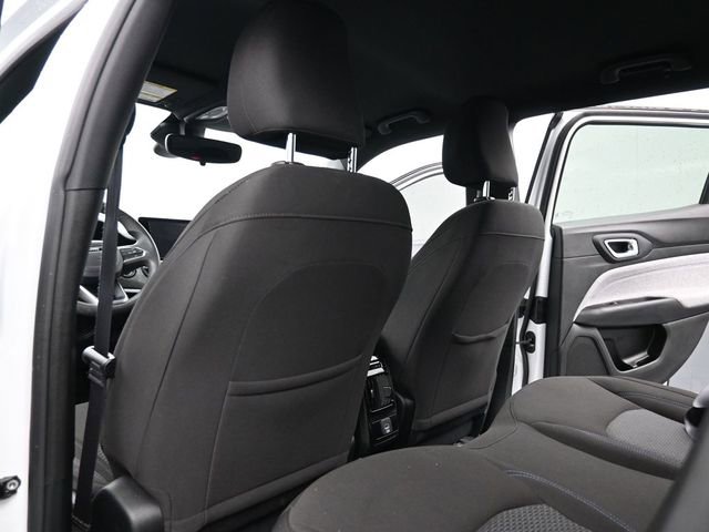 Used 2025 Jeep Compass Sport image 10