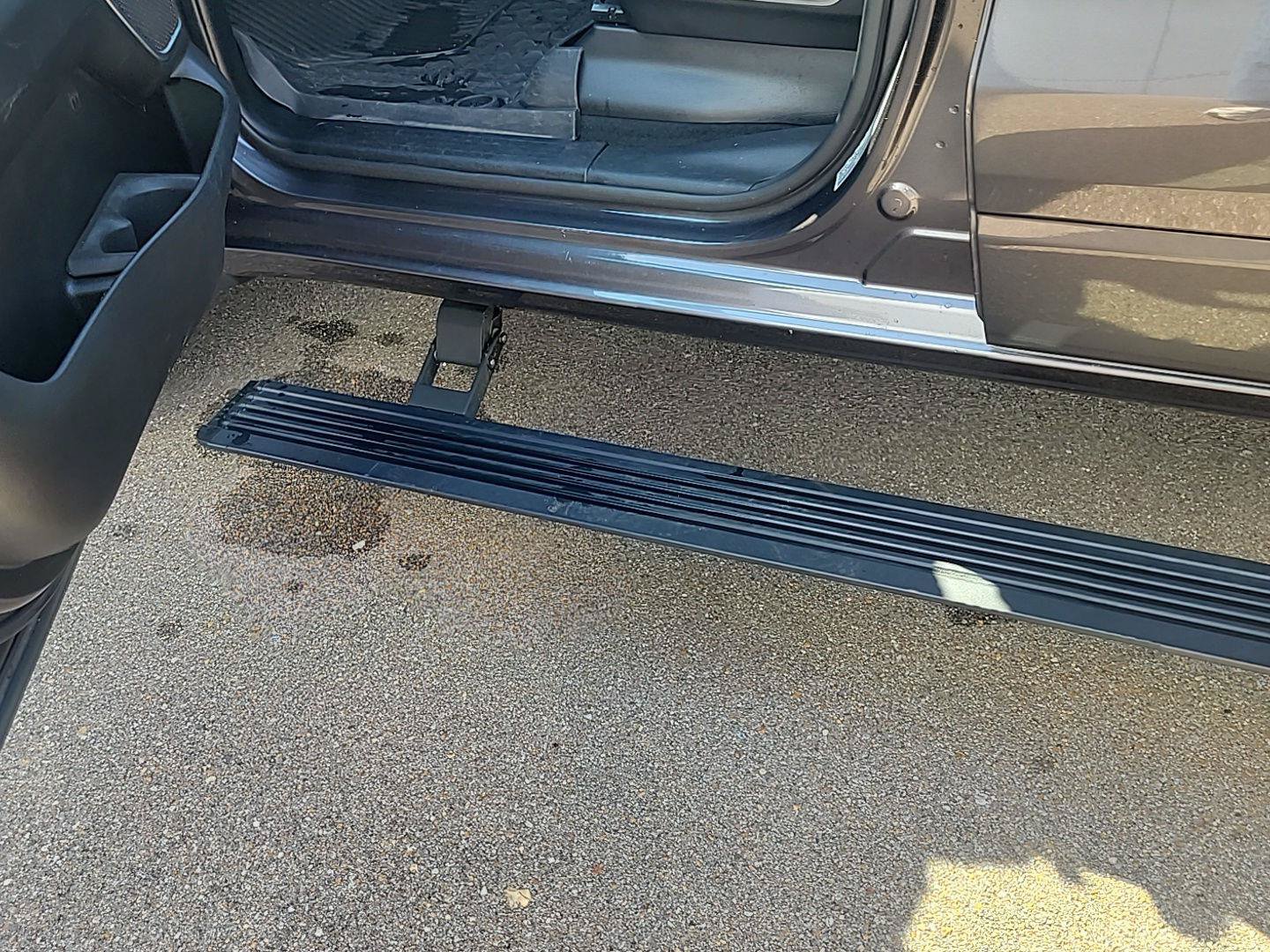 Used 2023 RAM 1500 Laramie AWD/4WD image 4